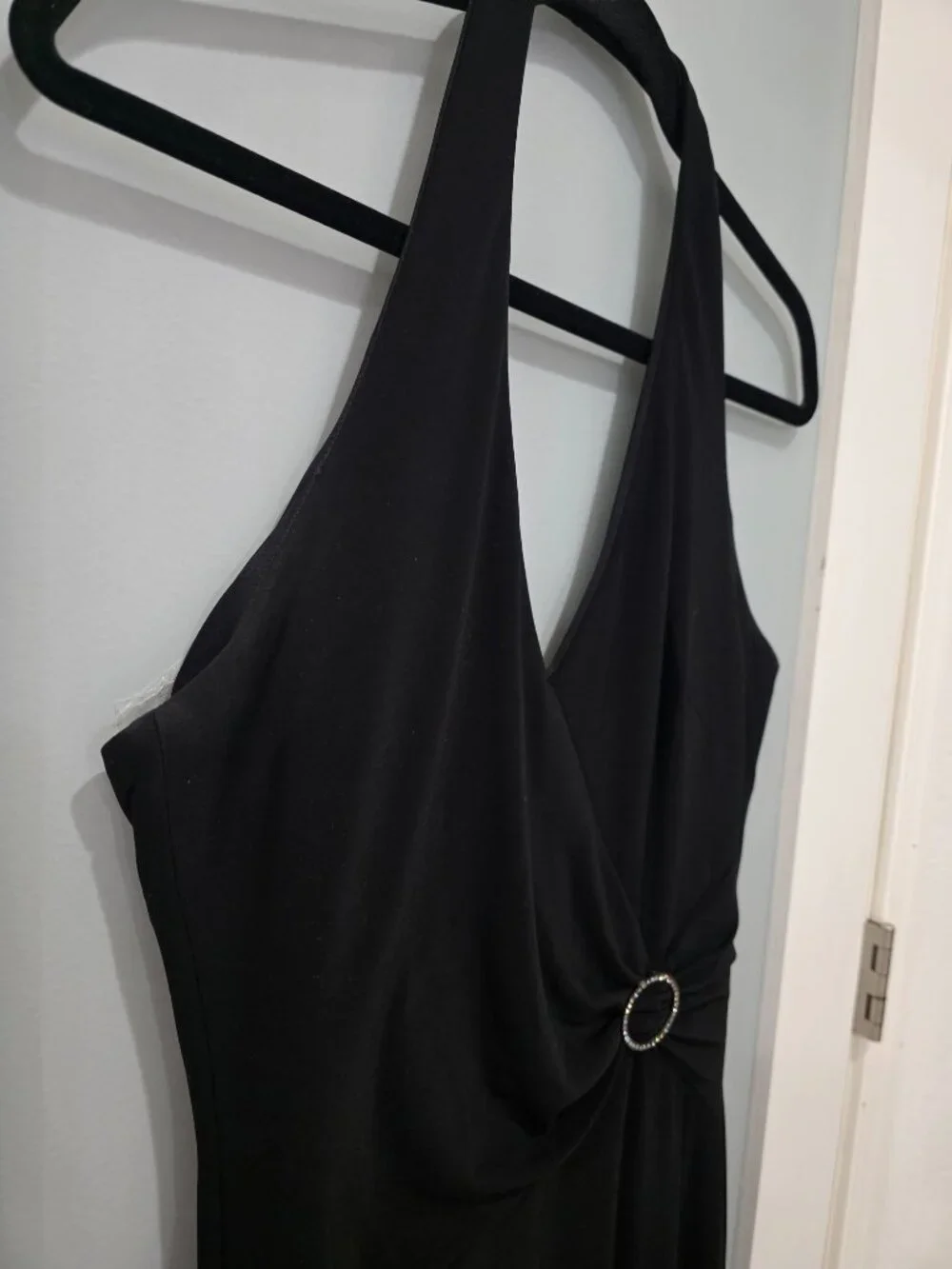 Laundry by Shelli Segal Black Halter Formal Gown – Size 10 – Deep V Neck - Picture 7 of 12